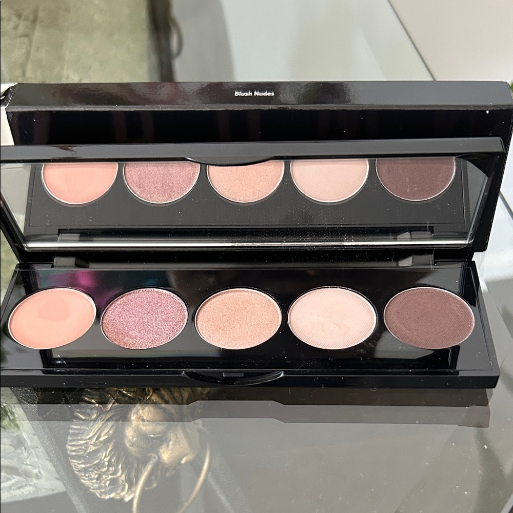 Bobbi Brown Blush Nudes Eye Shadow Palette - Discontinued